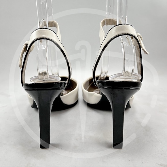 W 9.5M Bandolino Strappy Heels - Picture 3 of 10